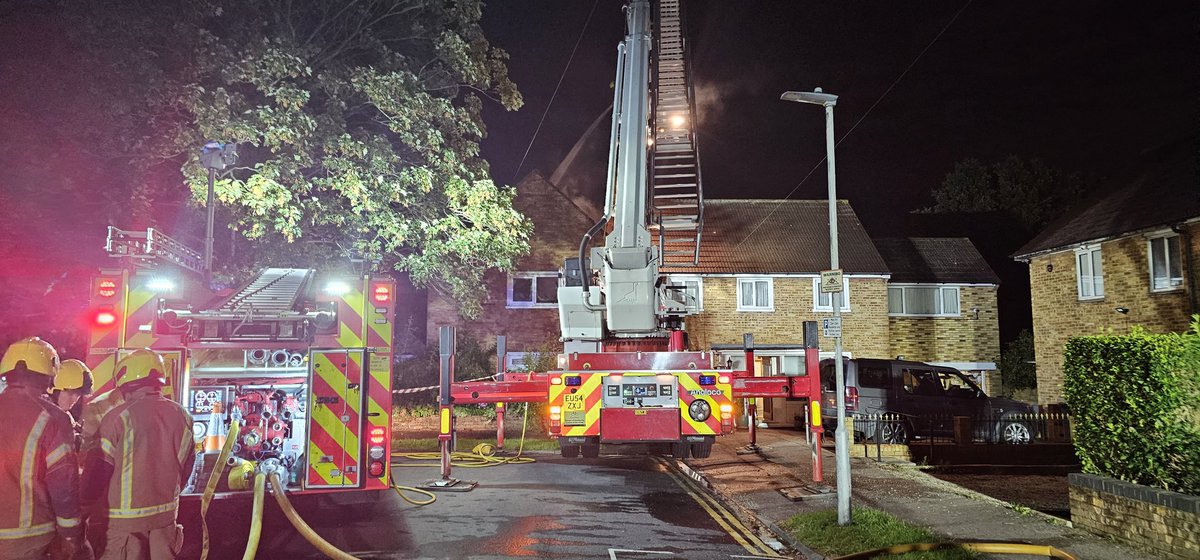 fire_PottersBar's tweet photo. A busy night in Potters Bar... Neighbours alerted by smoke alrams... Fortunately the property was unocupied... Crews managed to prevent fire spreading to the attached property. https://t.co/sSs3qh51CP