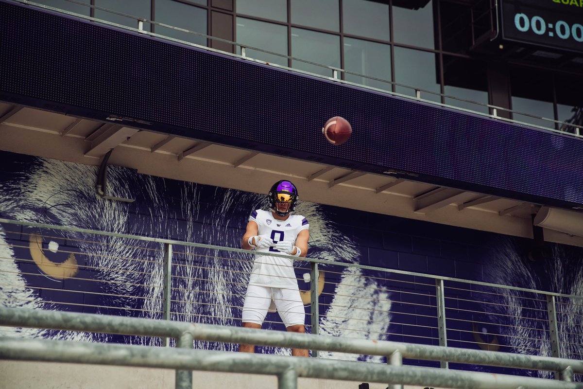 noahfoxflores's tweet photo. #PurpleReign how we feelin ?!? 👀@NickSheridanUW @KalenDeBoer https://t.co/8LQ2ugW4yQ