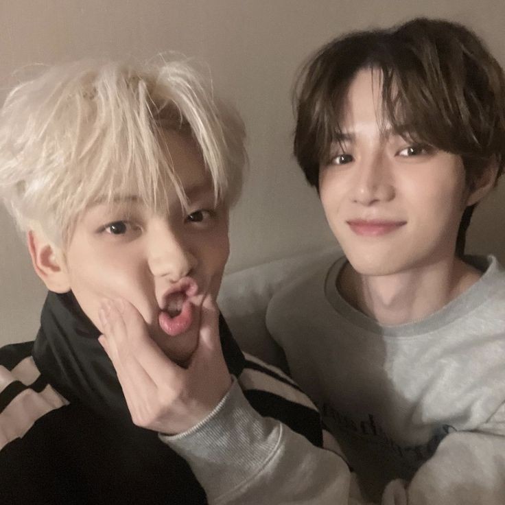 𝐎 h god! the #矢印ꕀ𝙵letcher nos ha llegado directo al corazón y es que nuestro chiquito es el más hermoso del mundo y aunque somos 𝟸/𝟹 ceitos, no íbamos a perdernos #𝚝he盗む人𝚙αrty ni locos. ¡Te amamos mucho!

𝑘𖦹me͜͡o𝕨's =͟͟͞  ♡ 𝕔𝚑𝕦bb𝕪 𝚋𝕖ar𝕤.