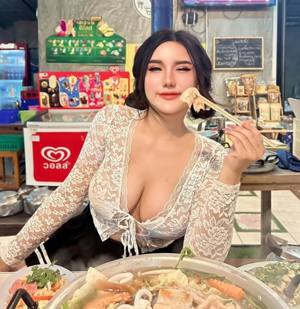 好久没有色色了，奶子涨涨的