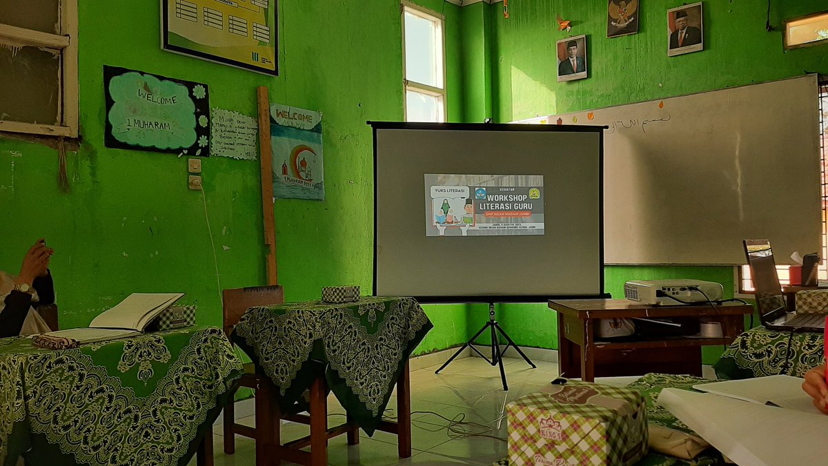 insanmadani_jbi's tweet photo. Workshop Literasi Guru SMP Insan Madani Boarding School.
Kegiatan literasi bertujuan agar siswa memahami apa yang mereka baca, dapat menganalisis, dan merefleksikannya.
IN_04
#layananpendidikan
#BersinergiBerkaryaBermanfaat
#InsanMadaniJambi
#smpinsanmadani
#Zakat https://t.co/jD8eJuhSG5