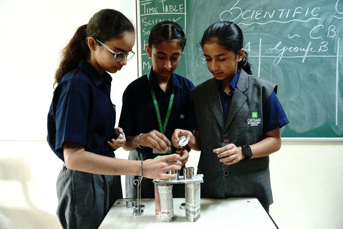 chitkara_school's tweet image. Chitkara International School&apos;s Scientific Club hosts an enthralling yet insightful activity viz. &quot;Building a Bridge&quot; for the avid learners of Grade 7

#CIS #Scienceactivity #learning #science #buildingbridge #strengthtest #studentactivity #Scientificcllub