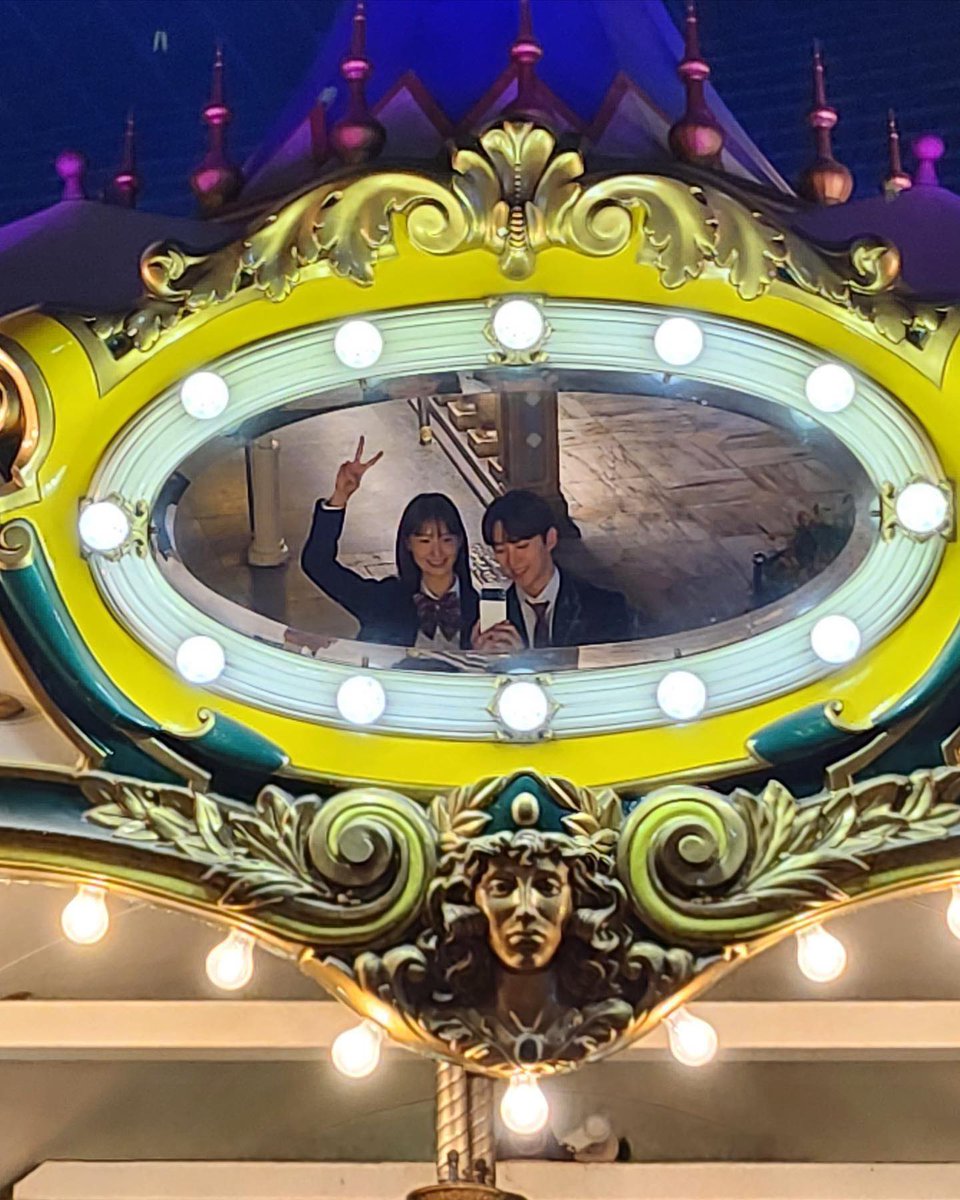 chaesongrainn's tweet photo. A SELFIE AND A MIRROR SELFIE WE CHEERED??? and she tagged him omg im gonna kms

#임윤아 #LimYoonA #LeeJunho #이준호 #KingTheLand #킹더랜드 https://t.co/oulbOzjBe2