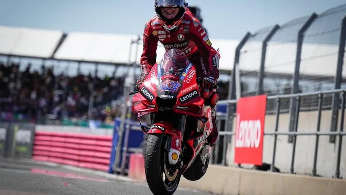 VPNstoreUS's tweet photo. MotoGP 2023 - Monster Energy British Grand Prix Live Streaming Now!

Watch Qualifying Nr. 2 Live - https://t.co/2nlU3G0Zgv

🇬🇧 #motogp #Livestream #Live #streaming #BritishGP #silverstone 

Image Source: 
@MotoGP https://t.co/L5pQbjAbdt