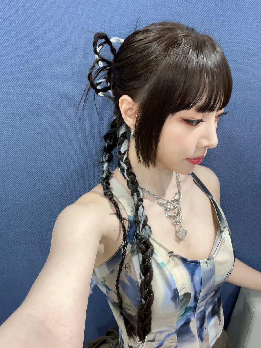 braveunji's tweet photo. 엠카🩵 https://t.co/G0LbORyXCI