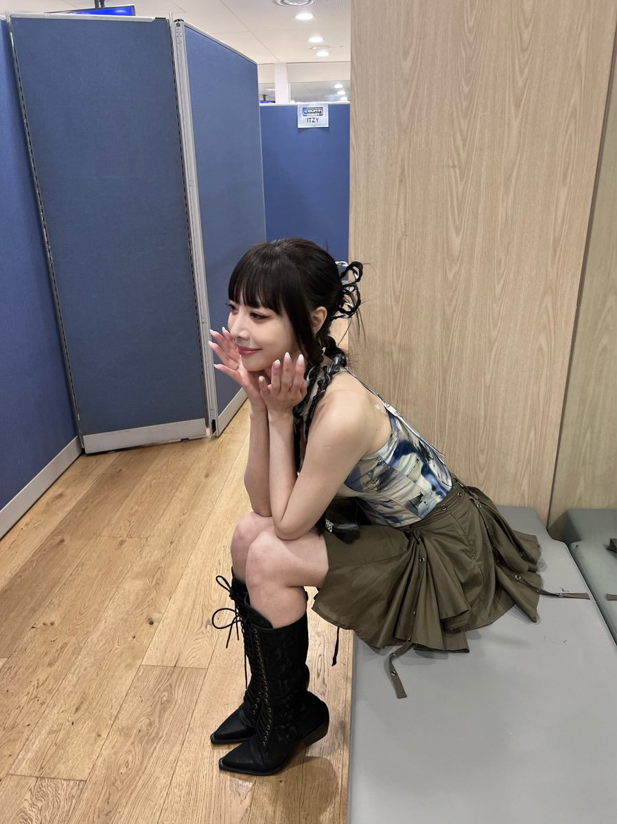 braveunji's tweet photo. 엠카🩵 https://t.co/G0LbORyXCI