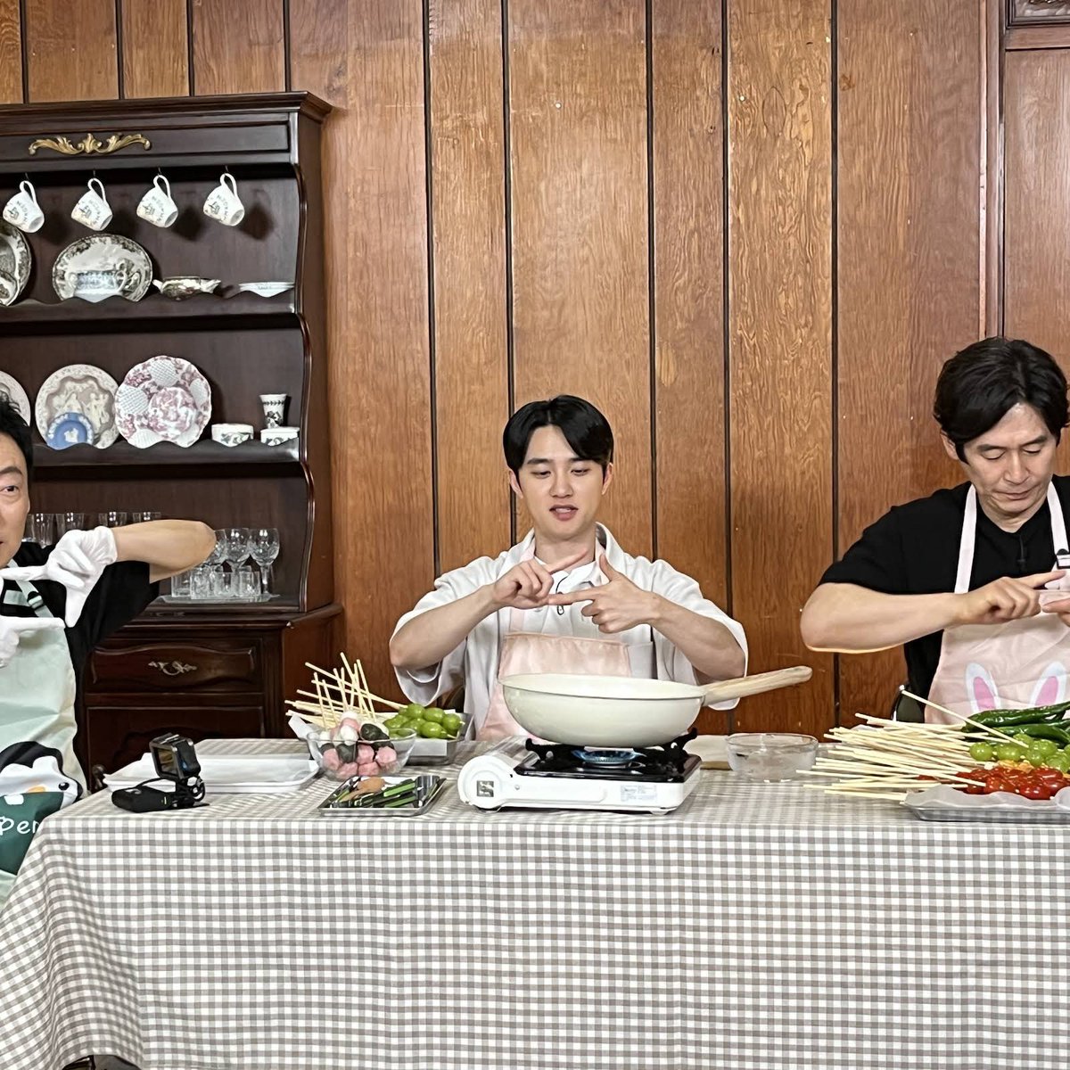 ddu_kyungsoo's tweet photo. Don't forget, today at 5.30 pm kst

▶️https://t.co/o7OInjz5HT https://t.co/sJSowMogiY
