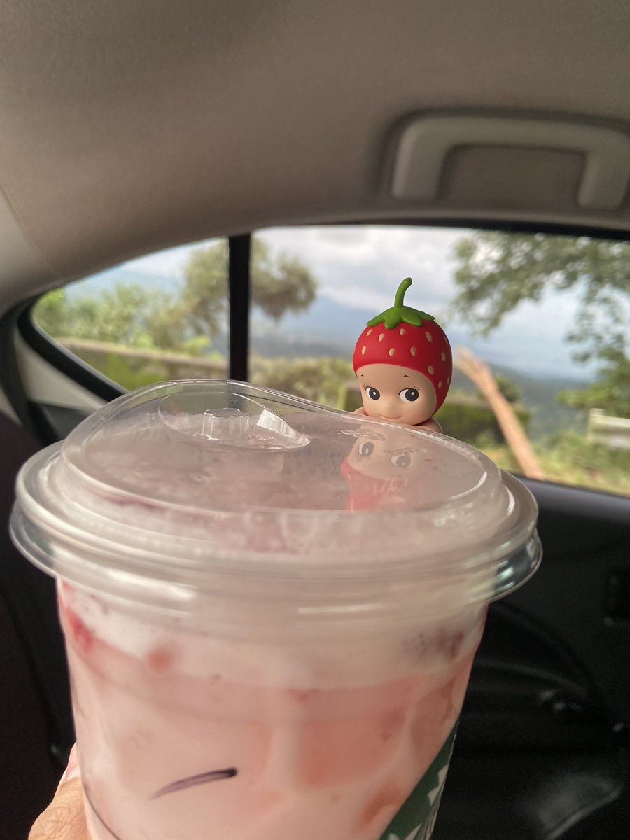 fairiecode's tweet photo. he helped make the drink 🥛🍓 https://t.co/ChQqRLRp7p