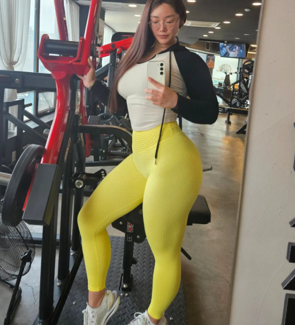 给姐姐点赞的j增加5厘米！姐姐给你摸大屁股！