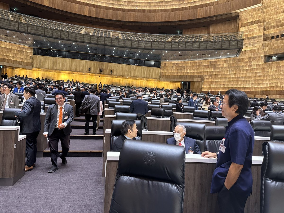 TSererak's tweet photo. ปิดประชุมแบบงงงงงงงงงง

#ประชุมสภา https://t.co/Lh8jhXD9pw