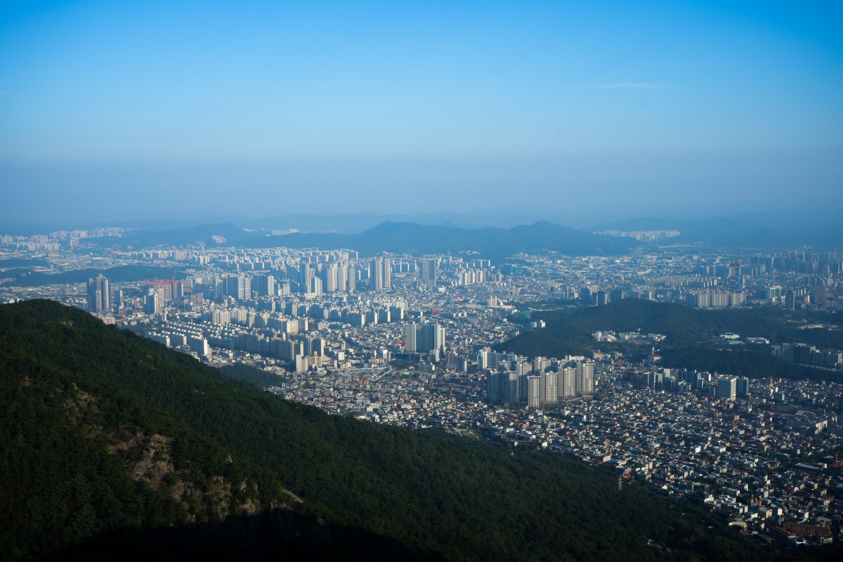 USAG Daegu Command Sgt. Maj. Asgar Kamaludeen and USAG Daegu HHC Soldiers utilized their Thursday morning PT time by hiking Apsan Mountain. It was a great opportunity for all to get some exercise, build strong bonds, and explore one of Daegu’s most beautiful locations.