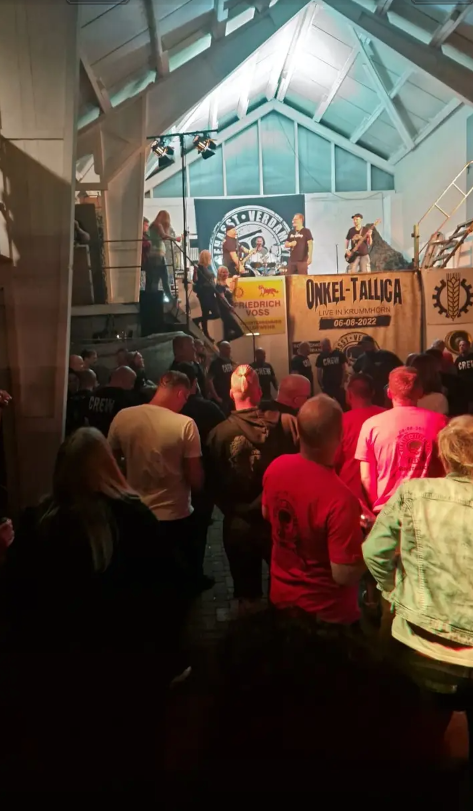 AfaNord's tweet photo. Mit dem Name "#Ostfriesland Freizeit Veranstaltungen" ist am 5.8.23 eine #Neonazi-Veranstaltung in der #Krummhörn geplant. Begleitet vom "Nordland Sanitätsdienst" sollte "Gehasst-Verdammt-Vergöttert" erneut beim Unternehmer "Friedrich Voß" auftreten.1/x
#NoNazis #Canum #Combat18 https://t.co/rzq9wHtXtk