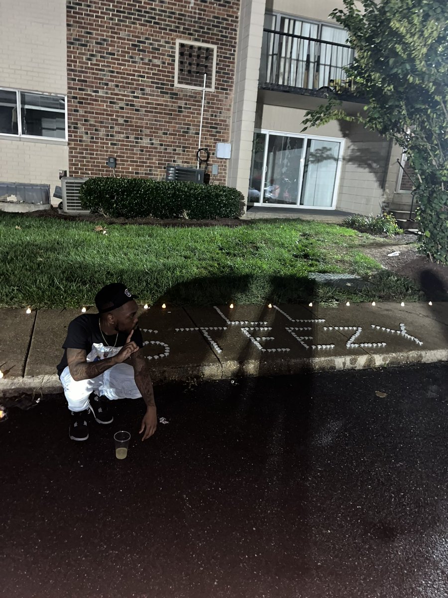 LilJamesDaReal's tweet photo. #LONGLIVESTEEZY🦁🕊️ NEW CARROLLTON LEGEND 🐐🐐🐐🐐 #REALBROTHER🤝🏾 https://t.co/qzgPyL1gEU