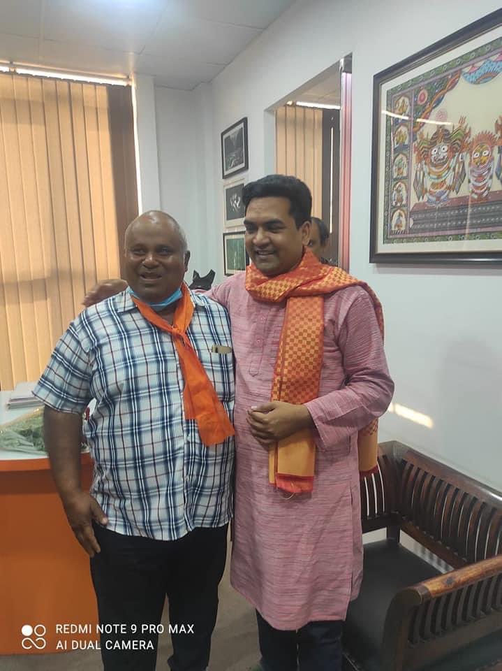 mandeeppunia1's tweet photo. मेवात हिंसा में मोनू मानेसर के अलावा दूसरे मास्टर माइंड बिट्टू बजरंगी की कुछ तस्वीरें उसकी फ़ेसबुक प्रोफाइल से निकालकर पोस्ट कर रहा हूँ ताकि उस समझ पाओ कि उसकी गिरफ़्तारी अभी तक क्यों नहीं हुई है. 
फ़ोटो 1) आरएसएस शाखा 
2) अमित शाह के साथ
3) कपिल मिश्रा 
4) कृष्णपाल गुर्जर https://t.co/1EMkN3nz8l