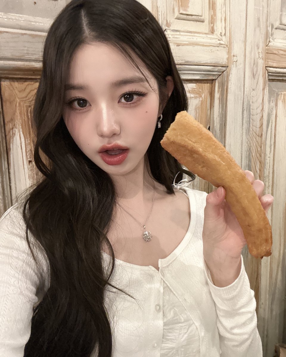 이렇게 통통이 츄러스 본 적 있어?🍞🤎

#IVE #아이브
#JANGWONYOUNG #장원영