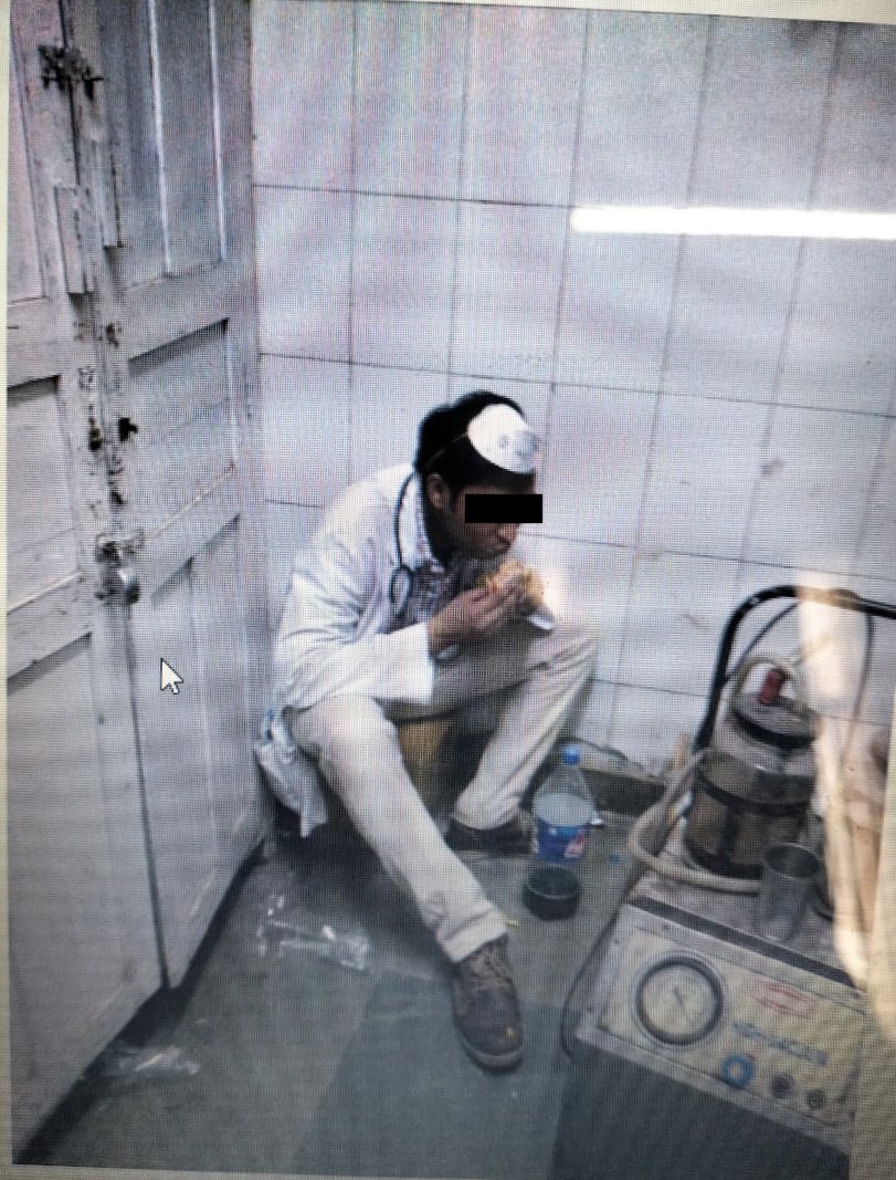 "Lunch in residency"

He is a first year surgery resident. Eating whatever he got during emergency duty of 48 hours.

Now, 
you can imagine the work load, toxicity and work culture.

#residency
#MedTwitter