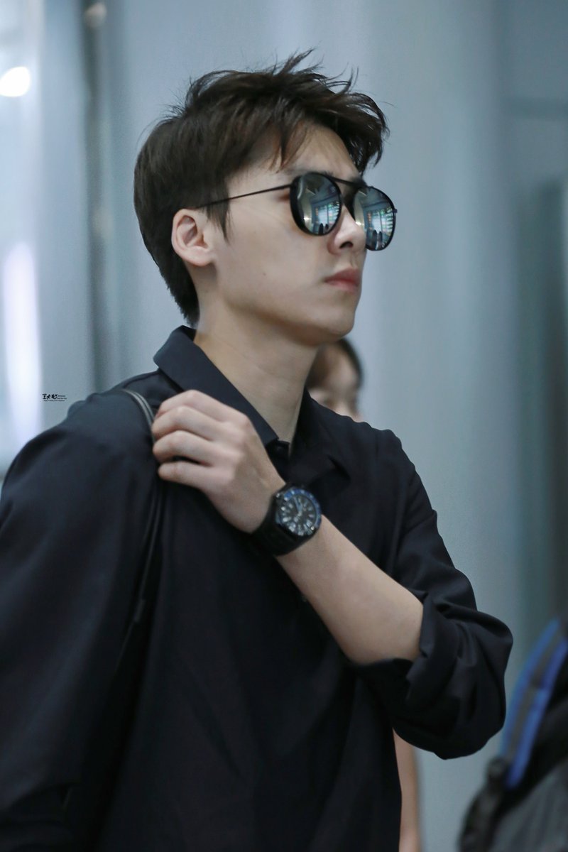 c_cciie's tweet photo. 最喜欢的一组机场照
#LiYifeng #李易峰 #LYFENG #lyf  #이역봉 #หลี่อี้เฟิง #LýDịchPhong #loveyouforever #リー・イーフォン https://t.co/3ePDhHS0XF