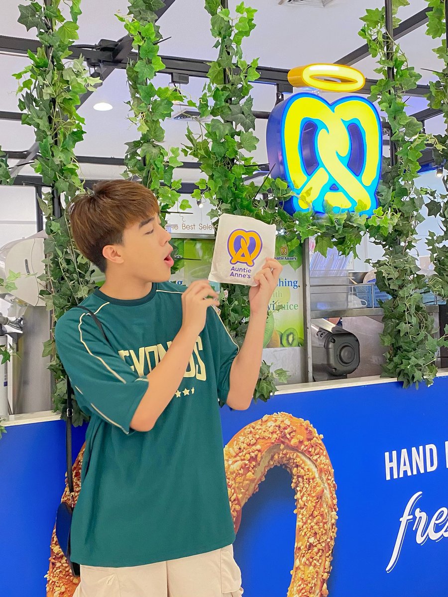 immerfull's tweet image. คุ้มค่าที่รอกดโปรอยู่นะ วันที่ 8-9 ของทุกเดือน เข้า K+ แล้วกดไป ใน K+ market  มันจะมีโปรส่วนลดคูปองว้าวๆที่แลกด้วยคะแนน K Point อยู่แหละ เริ่มต้นแค่ 8 คะแนน นี่ใช้ 48 คะแนนแลกauntie anne’s มา คุ้มนะ 
#ง่ายเกิ๊น #KPoint #ของดีบอกต่อ
#โปรดีรีวิว