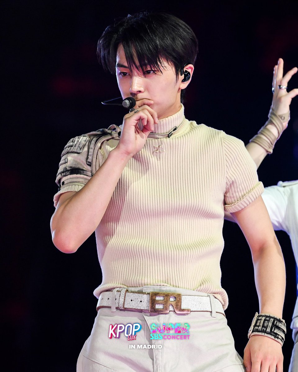 he rlly looks good on this fit like?!?? #enhypen_jay