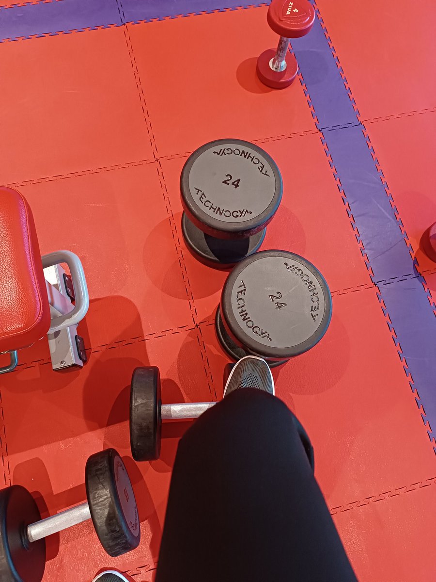 DlomoNoguda's tweet photo. I can't believe it now, I can do chest press with 24kg on inclined bench press #SmallProgress https://t.co/6ADsHyHDEV