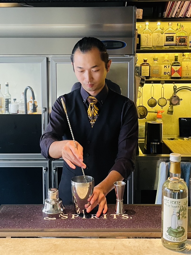 and__spirits's tweet photo. 今週の Bar BenFiddich &SPIRITS🌿
ゲストバーテンダーは、菊池きくりんさんです🌼
本日のオススメカクテルは「アブサンスリング」🧚💓
暑い日にぴったりな、ハーブが香る爽やかな一杯です🍸
見た目もキュート🫶
#benfiddich #andspirits https://t.co/LqzA2Ke3MN