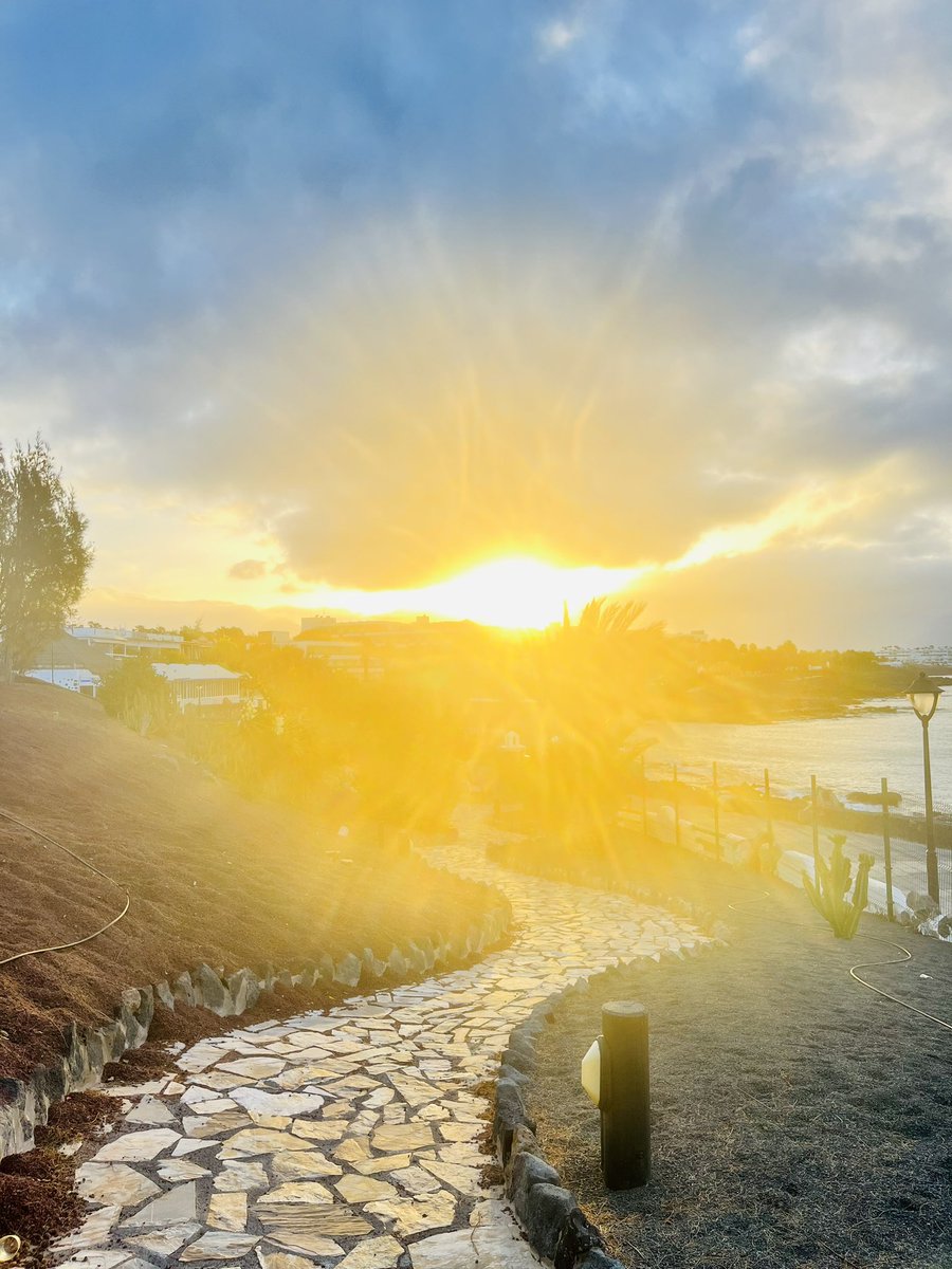 MrsOleary1814's tweet photo. Morning walk to see the sunrise ποΈβοΈππ #SummerHolidayNumberTwo #SummerTime #Summer2023 #FamilyFun #OnwardForward #Lanzarote https://t.co/usNIysVnjJ