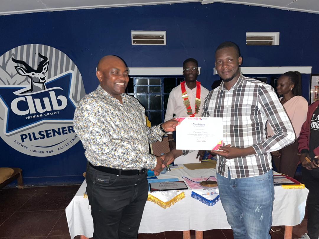 RctKyambogo's tweet photo. Appreciating those that deserve it empowers them and motivates other people in the group to work harder. Guest of the month @HenryByarugaba,club member of the month @mucunguzi24 and board member of the month Rtr Gloria Muhindo 
#appreciationpost 
#buffalonation https://t.co/5RKO7fKOg5