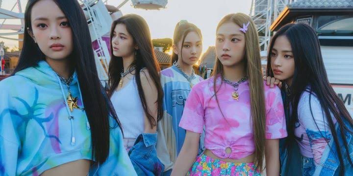 BTSbackpocket's tweet photo. Even though I was super nervous for NewJeans @ lollapolloza because they literally debuted a year ago and are our babies… I’m so proud of them they were amazing 🥹
#MomJean https://t.co/6rVUZMpN5t