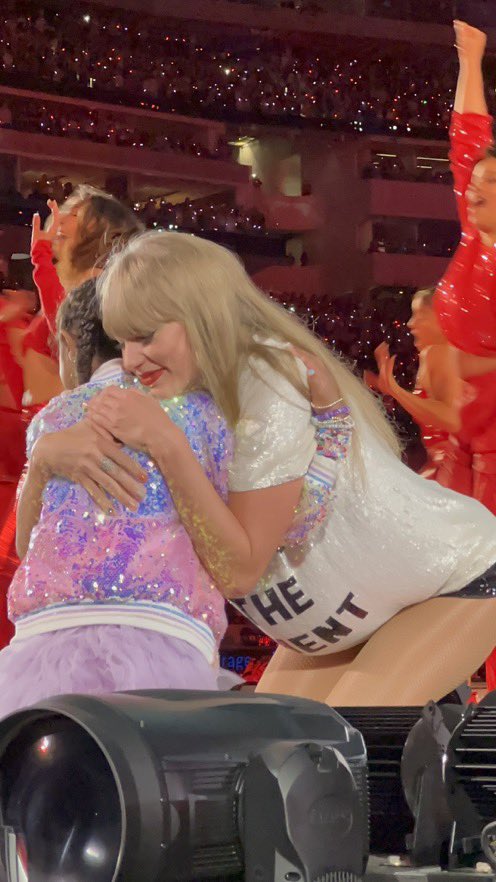 BiancaNunezz's tweet photo. Just gonna go cry now 🥹❤️ #LATSTheErasTour https://t.co/R1CQgTvTGK