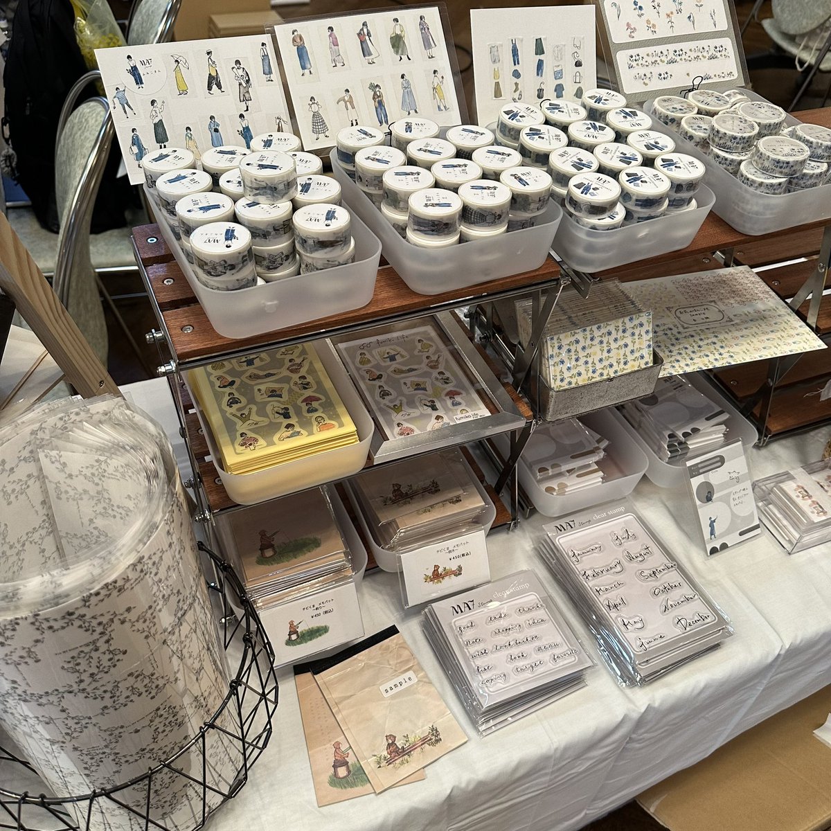 AMEYA_hanko's tweet photo. 明日、明後日の二日間
大阪中央公会堂にて行われる紙博！！

今回もMA7STAMP(@MA7stamp )さんのお手伝いさせて貰います✨

ただいま設営中！！
どれも可愛いんだぁ〜♡♡♡

#紙博 https://t.co/6a1lRUWkkU
