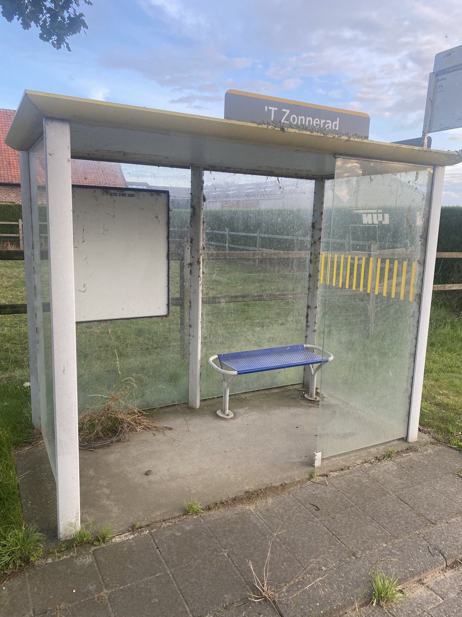 StefaanKindt's tweet photo. ⁦@delijn⁩ : dat maakt toch een zeer trieste indruk https://t.co/ukRLf0Q1Ew