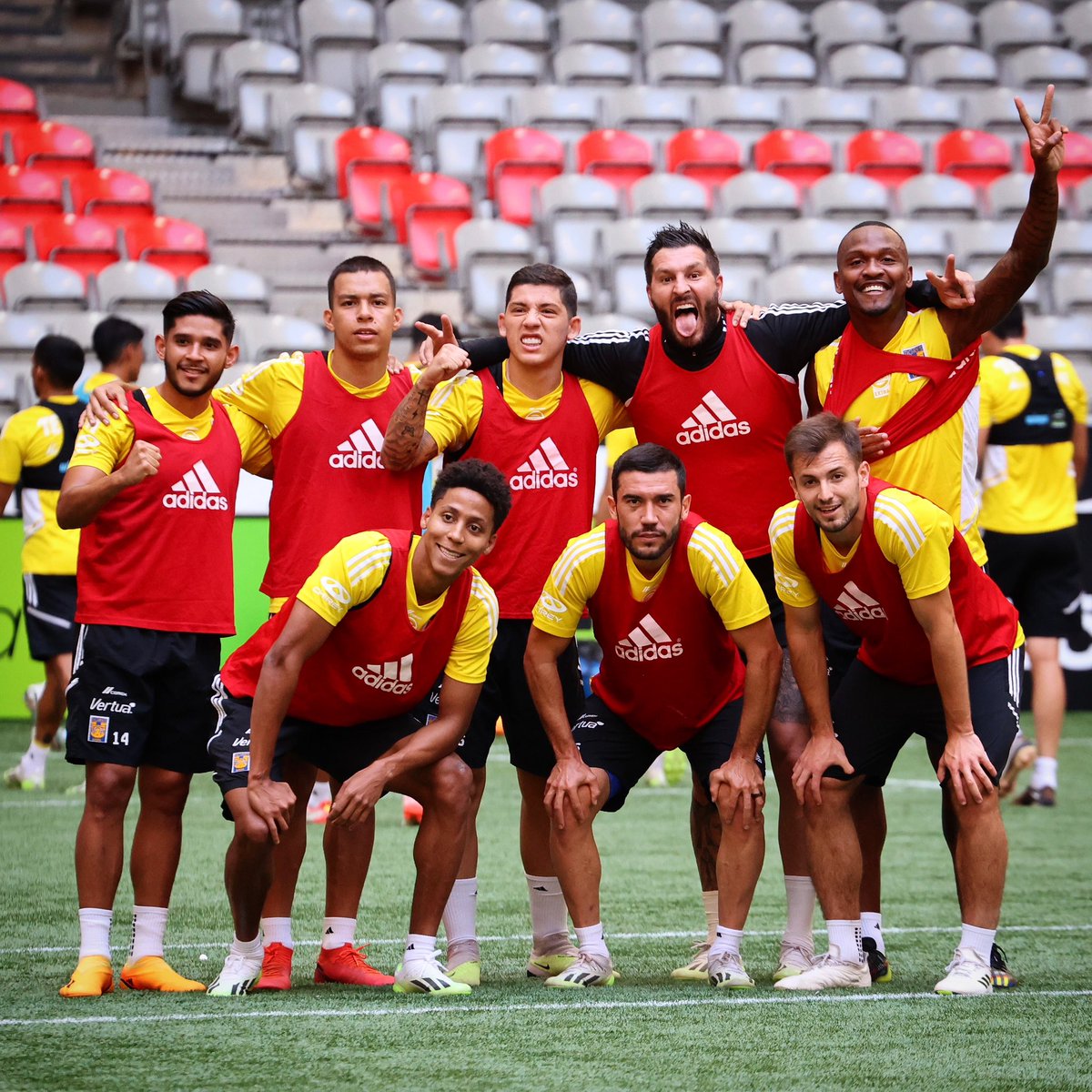 🏆🔴 ¡Hoy la rompieron los de casacas rojas!

Presentada por <a href="/ChireyMexico/">Chirey México</a>