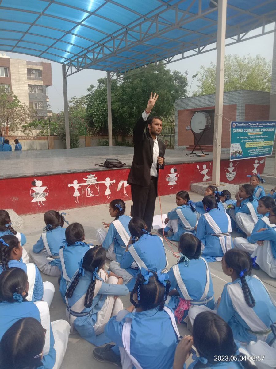 DIETPitampura's tweet photo. Mr.Sanyam Tanwar monitored 125 Students for Career Counseling of Class 9th &amp; 10th at GGSSS,SEC-24,ROHINI under the supervision of HoS Mrs.Pankaj on 31st July, 23
District- NW B
V.I.- Ms.Rajni
CRCC:Mr.Sunil Kumar Goel
@VidyanjaliDelhi @vidyanjali_edu @SCERT2021 @Dir_Education https://t.co/ZrF8poIs5b