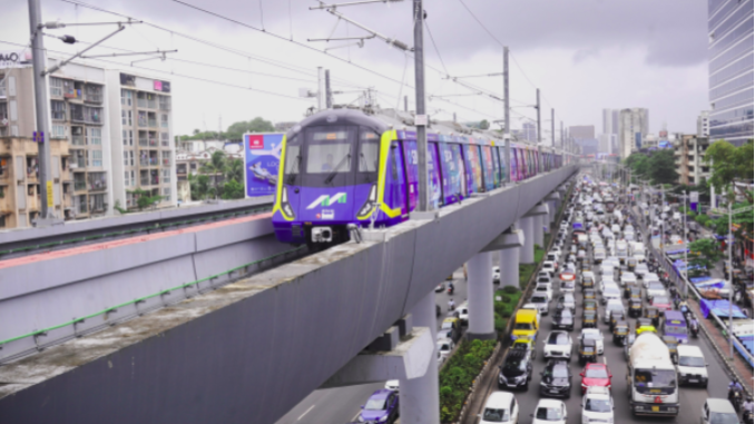 RailAnalysis's tweet photo. Mumbai Metro Lines 2A &amp; 7 witnesses continuous rise in daily ridership amid heavy rainfall

Read more...https://t.co/BPFkMLUoPC

#MMRDA #metro #infrastructure #ridership #stations #mumbaimetro #metroline2A #metroline7 #transport #project https://t.co/eM07YLzEt8