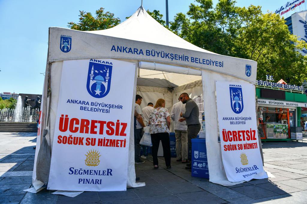 Vatandaşlarımızdan Belediyemize gelen talep üzerine Seğmen Su📍 Güvenpark’ta kurduğu çadırda ücretsiz soğuk su ikramında bulunuyor.