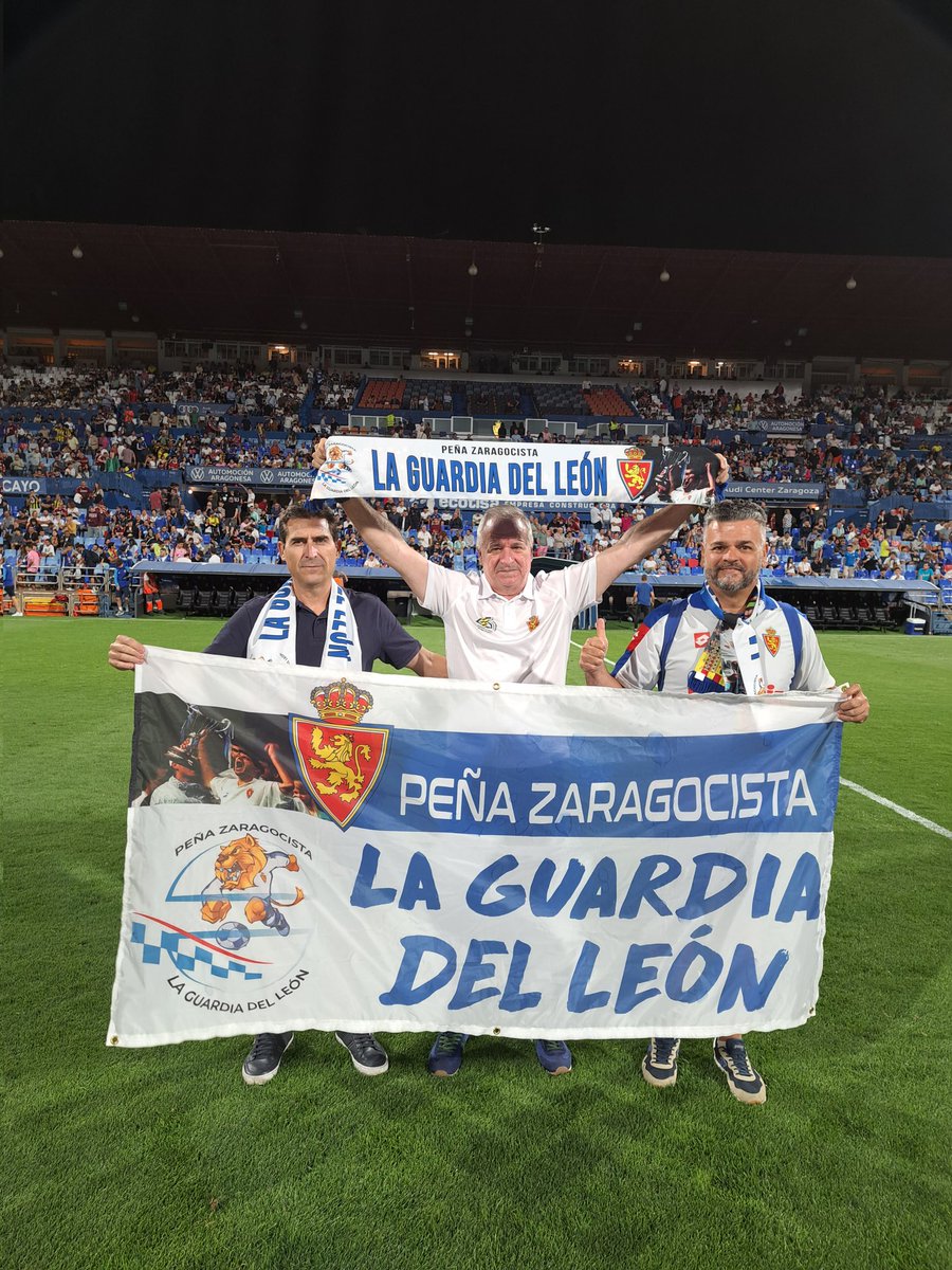 El Real Zaragoza nos ha hecho un homenaje por el primer año de nuestra Peña.

Gracias al <a href="/RealZaragoza/">Real Zaragoza</a> y a <a href="/FPRealZaragoza/">FPeñas Real Zaragoza</a> por la realización del acto 👏👏👏