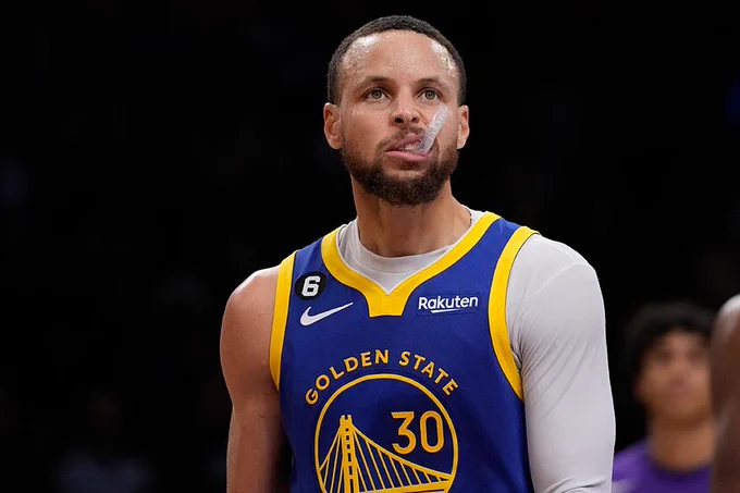 LakersSpin's tweet photo. I think you forgot how the greater than/less than sign works.

Honest mistake. Let me fix that for you little bro https://t.co/QXr8Oa2NZg