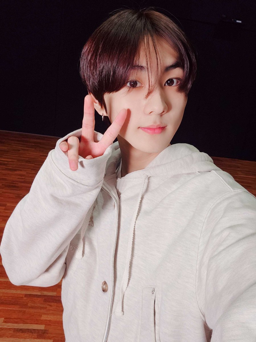 { Day 4 / finding moots}

hello I'm ryuki and I'm lf interactive moots !! (dni if you're not.)

— they/them, filo, isfj-t
— not new to #stantwt &amp; #kpoptwt
— kind of multi-stan so any fandom will do

 ↻ / ♡ are highly appreciated<3