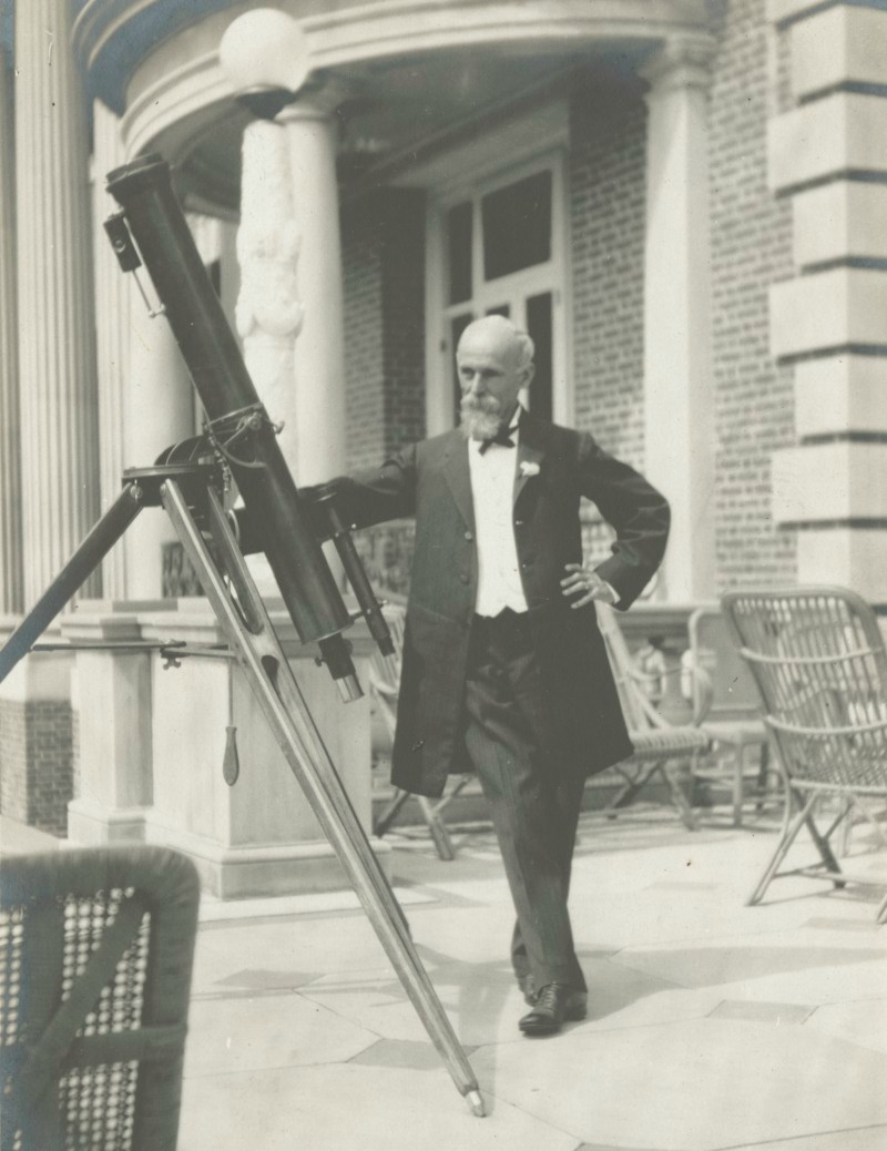 In this #ArchivesScience photo from 1909, prominent Pittsburgh astronomer John Brashear is shown with one of his telescopes on the terrace of the Frick family's summer home, Eagle Rock. 🔭 #ArchivesHashtagParty
—
The Frick Collection/Frick Art Reference Library Archives