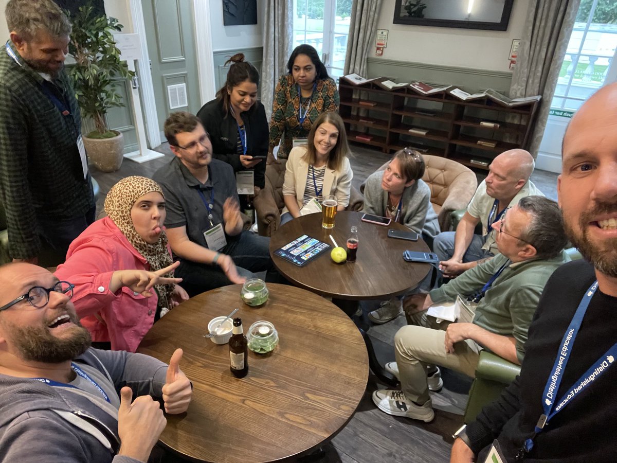 One of the highlights of this institute was the “private 3 minute chat” with ⁦<a href="/JacobWoolcock/">Jacob's QuickTips</a>⁩ about his green screen project. He said i could bring some friends 😁. #ADE2023 ⁦#inpromptuworkshop