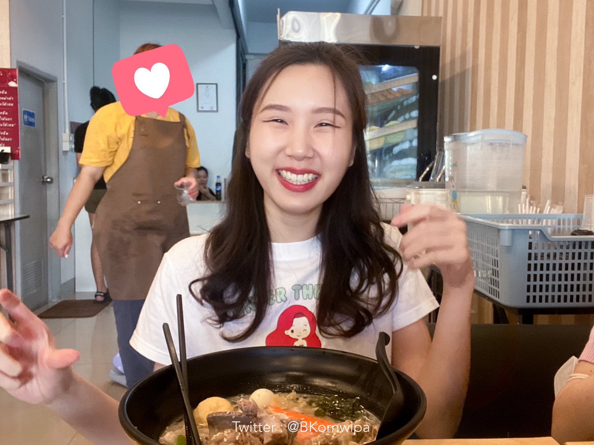 BKornwipa's tweet image. นี่คือหน้าตาของคนที่ใช้ K Point จ่ายค่าหม่าล่าวันนี้ 😋 คือดีอ่าา แค่แสกนจ่ายแล้วกดตรง “ชำระด้วย K Point” ก็ได้แล้วว ใครมีพ้อยท์ก็คือใช้ได้เลยง่ายเกิ๊นนน ตอนนี้มีโปรสะสม K Point ได้ง่ายๆแค่จ่ายผ่าน K+ แต่ต้องไปกดร่วม Mission ใน K+ ก่อนนะ #ง่ายเกิ๊น #Kpoint #Kplus #วันนี้กินอะไรดี