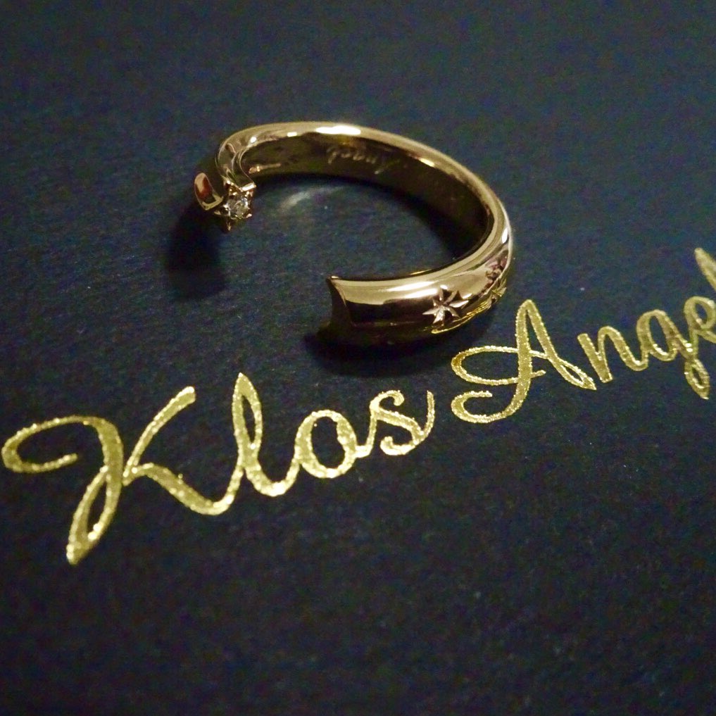KlosAngelJewels's tweet photo. 【夏休み🌻プレゼントキャンペーン🎁】

✨人気商品✨
♦ Moon&amp;Stars Ring-CubicDia Edition- (ゴールド)︎💫
♦︎ SilverStudsRing💍
(ゴールド/シルバー/ピンクゴールドいずれか)を抽選で各1名
計2名様にプレゼント❗️

応募方法
①このアカウントをフォロー
②このツイートをRT🔁&amp;いいね❣️で応募完了 https://t.co/x5bkWlIiHR
