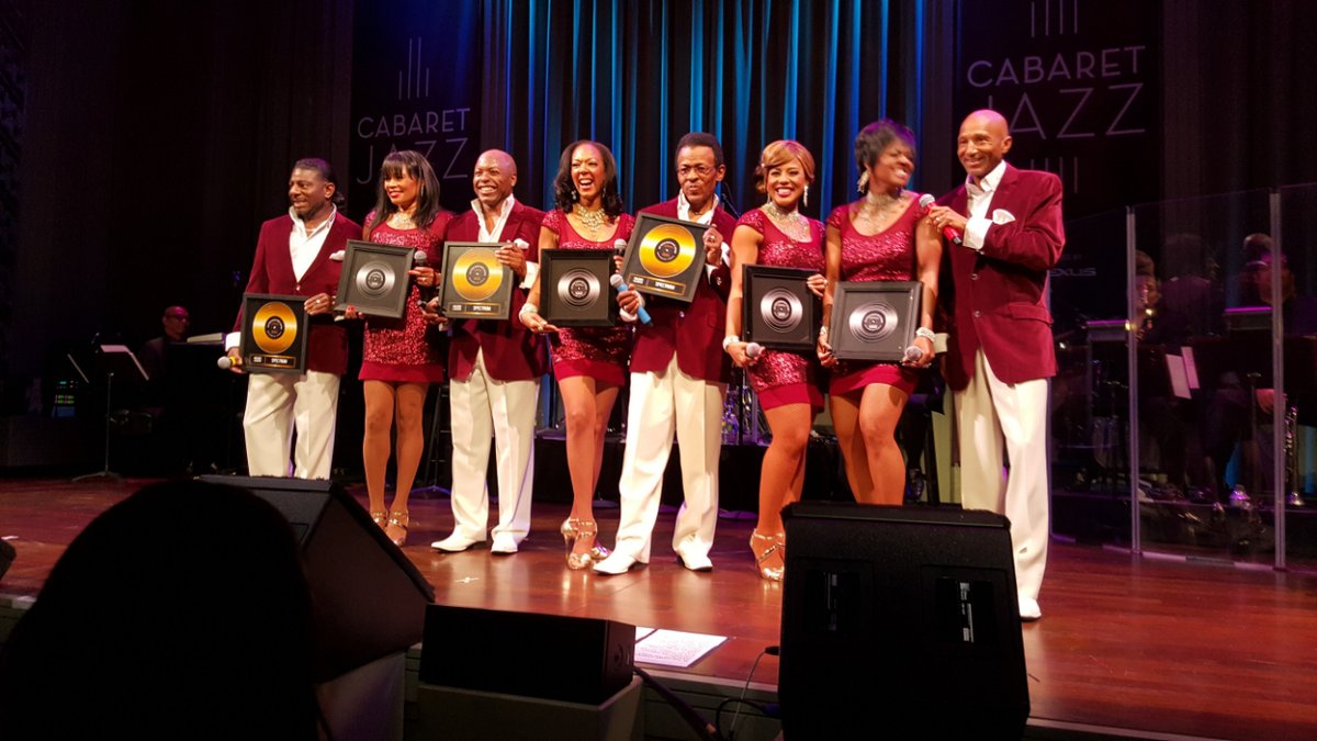 SpectrumSings's tweet photo. Spectrum &amp; Radiance, Vegas' premier R&amp;B groups, bring their soul &amp; class to Myron's with music of Motown's great groups, The Tempts, Supremes &amp; more. You'll love the flair, harmony, choreography, costumes, &amp; voices.  With the Tex Richardson Ensemble Tix - https://t.co/NUrudIvK6M https://t.co/Vo8Ihjeykt