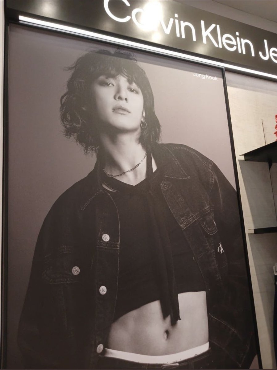 jiminpicsbot's tweet photo. Hey girl… I mean they https://t.co/Yi9YmxbOuC
