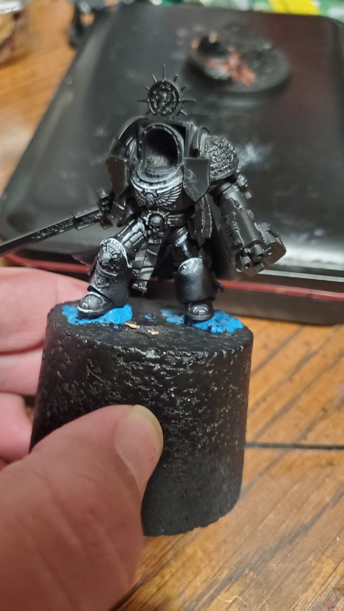 RhydonH's tweet photo. #HobbyStreak Day 423, I started practicing sponging highlights on the armor, but I'm not happy with it
#Warhammer40k #Warhammer #WarhammerCommunity #Deathwatch #SpaceMarines #AdeptusAstartes #TerminatorCaptain https://t.co/UbfGBaH2Qo