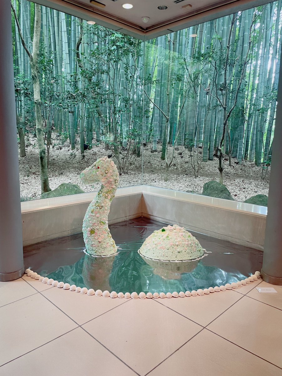 osamuwatanabe_'s tweet photo. この夏、笠間日動美術館にて大規模な個展「渡辺おさむ　お菓子の美術館」開催中！
10mお菓子の水族館。お菓子の動物園など幻想的な世界が広がっています。
写真動画撮影ok!

また、美術館が所蔵する本物のゴッホやモネなどの近現代の巨匠の作品も一緒に鑑賞できます！
壮大な美術の歴史を経て現代に現れたデコレーション絵画を、本物と併せて楽しめる、貴重な機会となっております。

笠間日動美術館「渡辺おさむ　お菓子の���術館」
会期　2023年7月15日（土）～9月24日（日）
会場　笠間日動美術館　茨城県笠間市笠間978-4

8/26日9/23日14時～ギャラリートークに渡辺おさむが出演〔予約不要〕

https://t.co/JRQkTf9WWu

#渡辺おさむ
#笠間日動美術館
#日動画廊
#笠間観光
#現代アート
#美術館巡り
#アート展