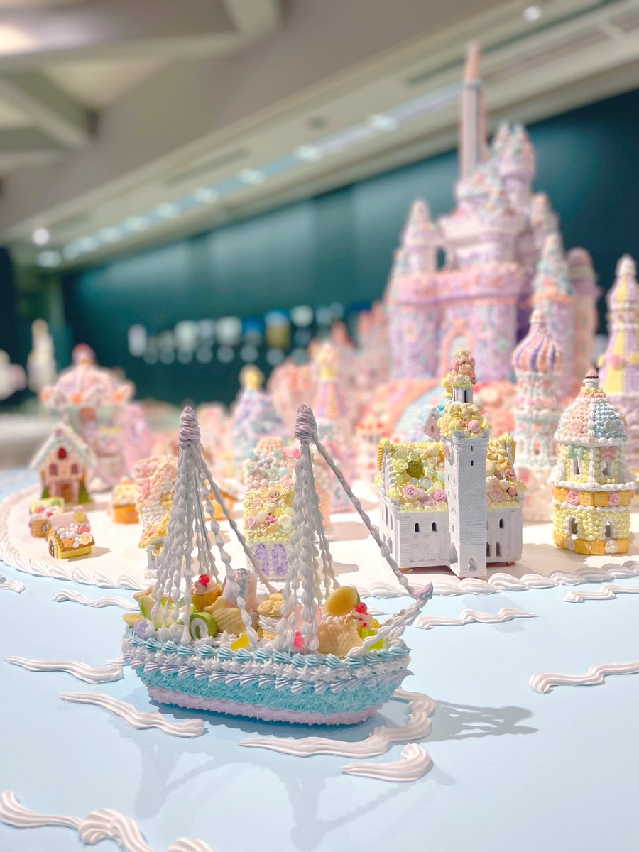 osamuwatanabe_'s tweet photo. この夏、笠間日動美術館にて大規模な個展「渡辺おさむ　お菓子の美術館」開催中！
10mお菓子の水族館。お菓子の動物園など幻想的な世界が広がっています。
写真動画撮影ok!

また、美術館が所蔵する本物のゴッホやモネなどの近現代の巨匠の作品も一緒に鑑賞できます！
壮大な美術の歴史を経て現代に現れたデコレーション絵画を、本物と併せて楽しめる、貴重な機会となっております。

笠間日動美術館「渡辺おさむ　お菓子の���術館」
会期　2023年7月15日（土）～9月24日（日）
会場　笠間日動美術館　茨城県笠間市笠間978-4

8/26日9/23日14時～ギャラリートークに渡辺おさむが出演〔予約不要〕

https://t.co/JRQkTf9WWu

#渡辺おさむ
#笠間日動美術館
#日動画廊
#笠間観光
#現代アート
#美術館巡り
#アート展