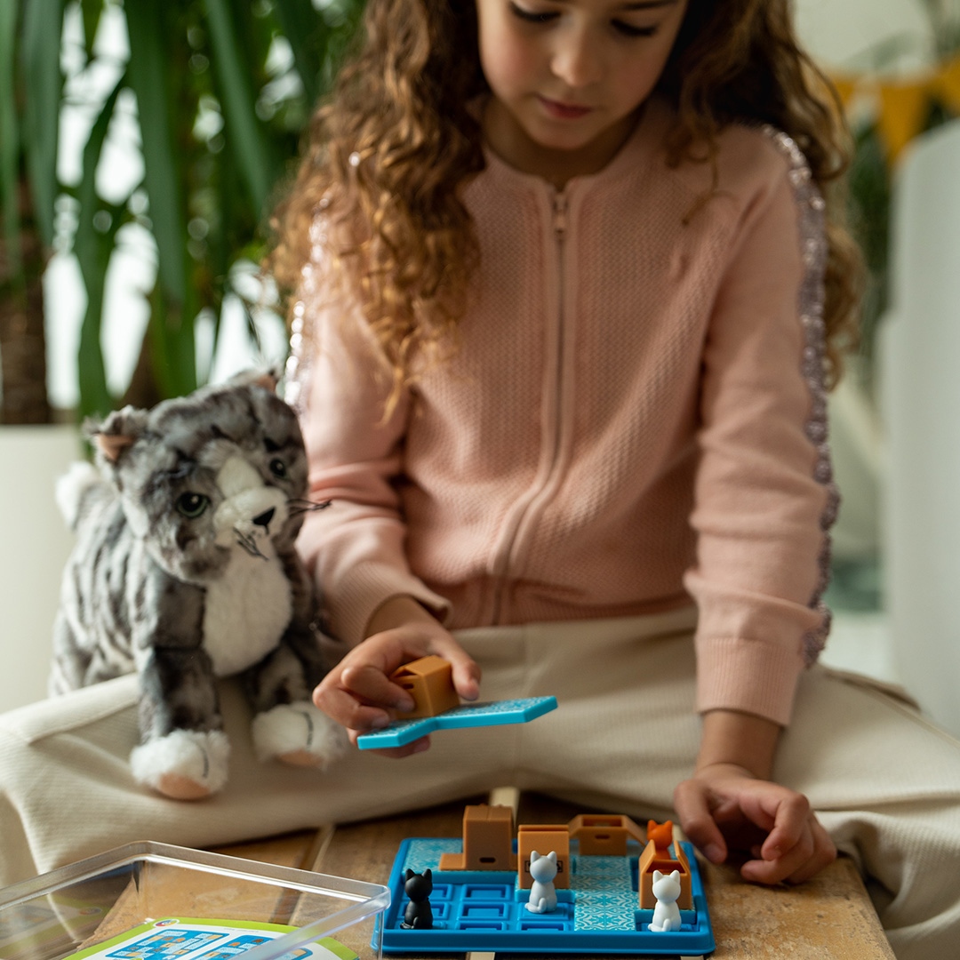 😽Cats &amp; Boxes is a puzzle game for kids and adults with a lid, making it purrrrrfect to take with you on the go!
l8r.it/4m0K
.
.
.
#cats&amp;boxes #singleplayer #playitsmart #boardgame #smartgames