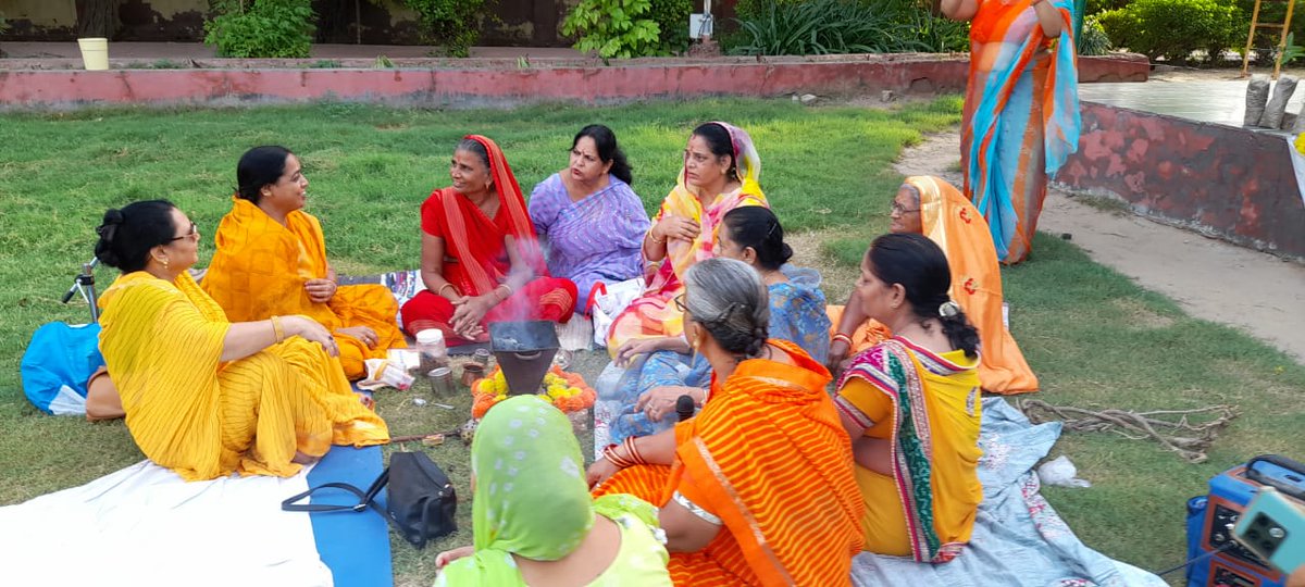 sunitagujar4's tweet photo. अखिल विश्व में आयुर्वेद को पुनर्स्थापित करने में जिन्होंने अहर्निश तप किया है,  वर्तमान युग के धन्वंतरि - आयुर्वेद शिरोमणि श्रद्धेय  आचार्य जी के जन्मदिवस  की शुभकामनाएँ।
#जड़ीबूटीदिवस
@yogrishiramdev @Ach_Balkrishna @pyptharidwar 
@Sadhvi_Devpriya 
@rakesh_bstpyp 
@yogikuldeep_ https://t.co/wbuOKBc9h4