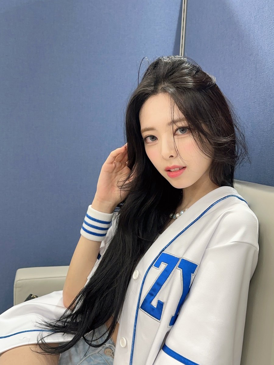 bling1209's tweet photo. ㅁㅊ 야구복 유나 무제한 제공사건…….. https://t.co/J6G47b07m9